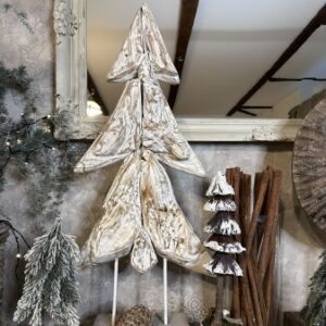 Fenyőfa dekoráció talpon2