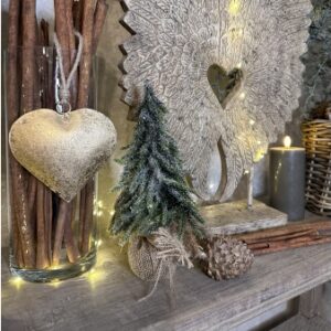 Fenyőfa mű dekoráció, deres ágakkal zsákban2