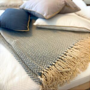 Cikcakk takaró kékeszöld juta szélű párna 4-Photoroom